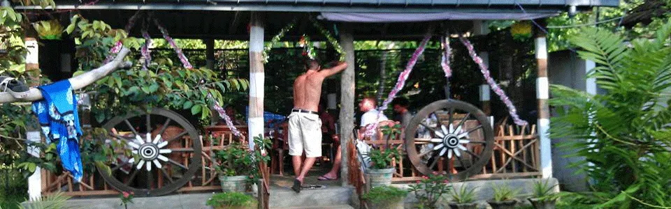 Guests hanging out on the colourful veranda at Surfing Life in Gurubebila
