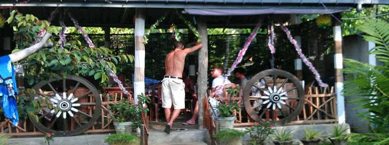 Guests hanging out on the colourful veranda at Surfing Life in Gurubebila